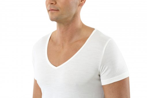 ALBERT KREUZ  Men's mulesing-free merino wool undershirt short sleeves v-neck  off-white
